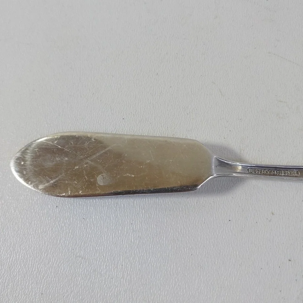 Adoration by 1847 Rogers Bros.‎ IS 1930 Butter Knife Silverware flatware
